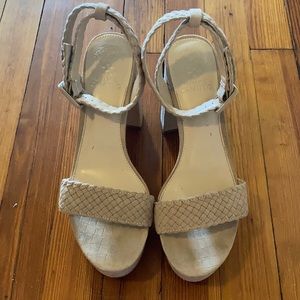 Vince Camuto Gebbrian size 10 tan platforms